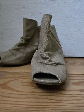 Blowfish Tan Peep Toe Wedge Booties Size 7.5